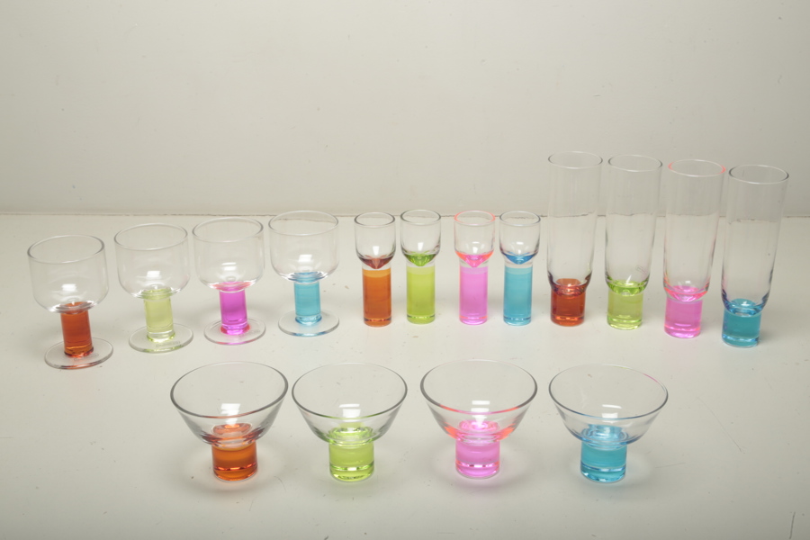 Parti diverse glas, 16 delar