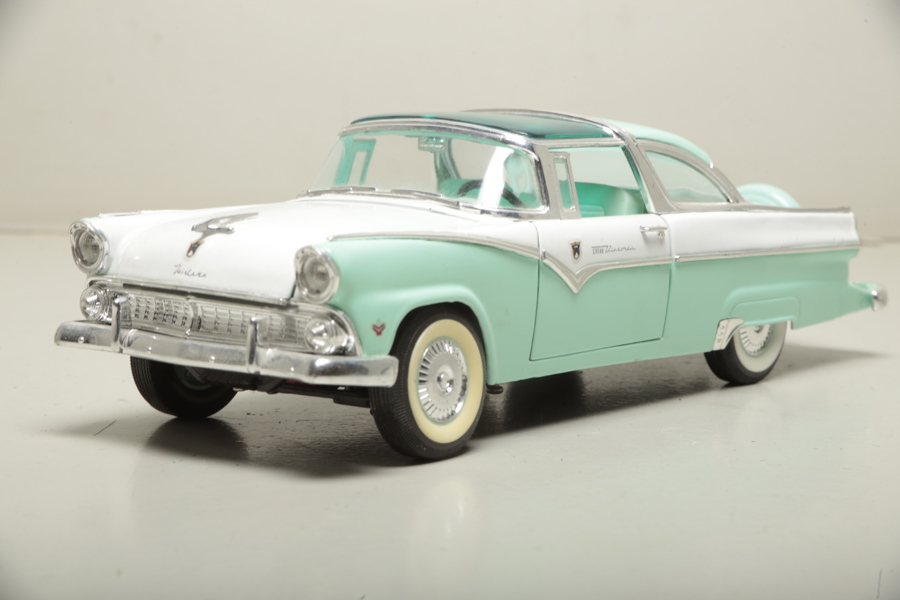 Samlarbil Ford Fairlane 1955, Crown Victoria, 1:18