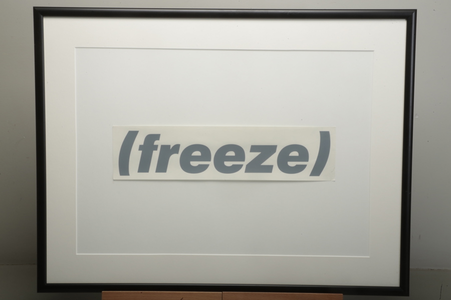 Tavla med text "(Freeze)"