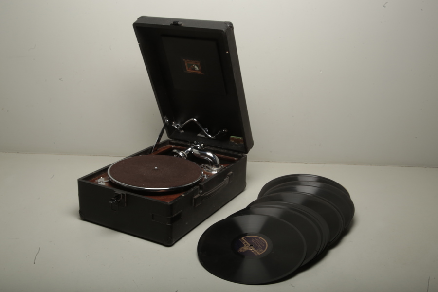 Resegrammofon "His masters voice" 