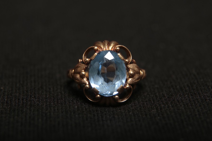 Ring med sten, 18k