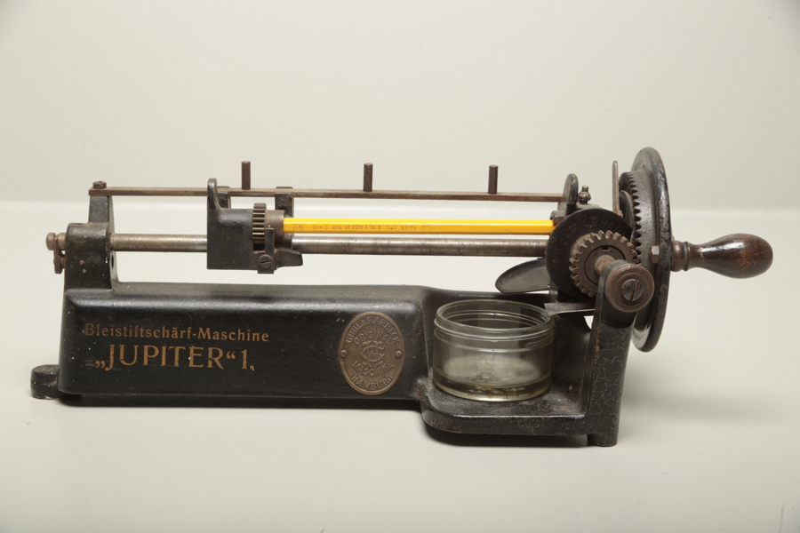 Pennvässare "Jupiter" Guhl & Harbeck Bleistiftschärf-maschine, gjutjärn, 1800-1900 tal