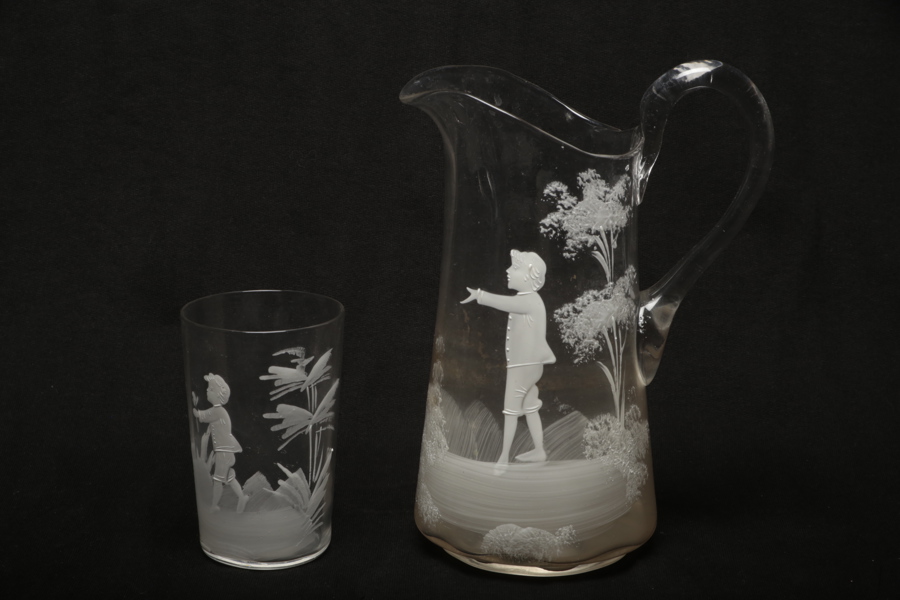 Bringare med glas, Mary Gregory stil, 1800-1900 tal