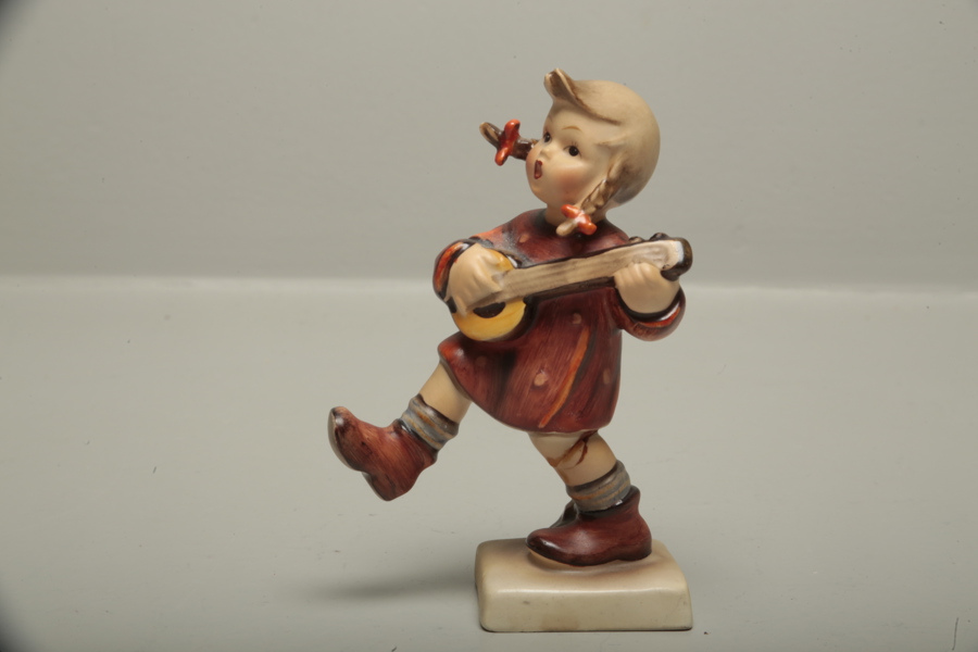 Hummel figurin "Flicka med mandolin"