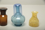 Apoteksflaskor, 6 stycken + karaff miniatyr, Pukeberg vas
