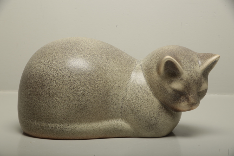 Lisa Larson Gustavsberg, K-Studion, "Liggande katt"