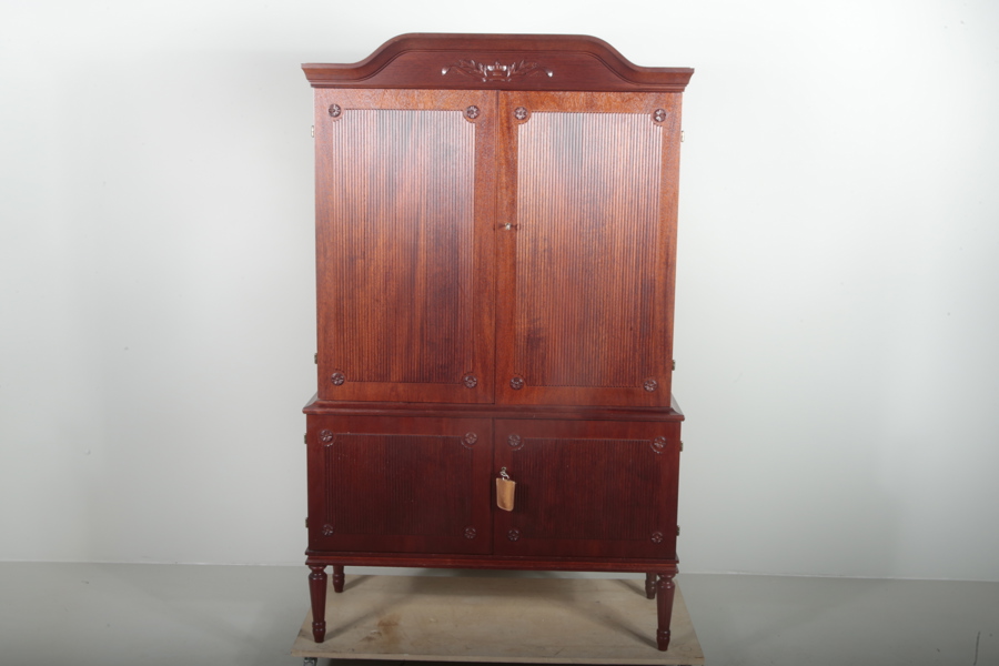 Skåp Gustaviansk stil, 1900-tal