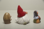 Rolf Berg figurin "gumma", Nittsjö keramik "tomte" + troll keramik