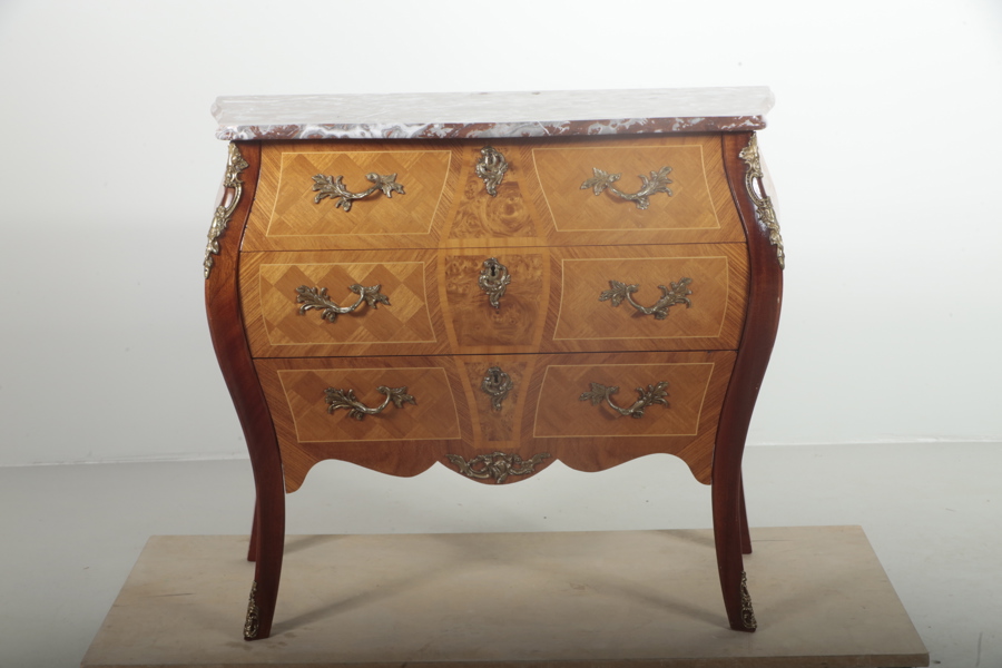 Byrå rokoko-stil, 1900-tal