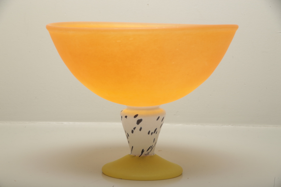 Gunnel Sahlin Kosta Boda konstglas, skål på fot