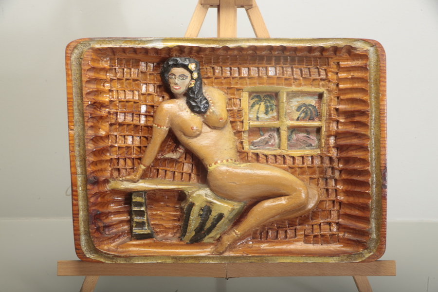 Väggrelief, trä skuren 