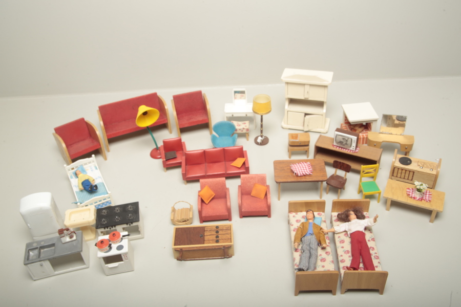 Parti dockskåpsmöbler