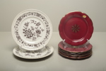 Gefle "Röd rubin" assietter, 6 stycken + "Stjärnsund" tallrikar, 2 stycken