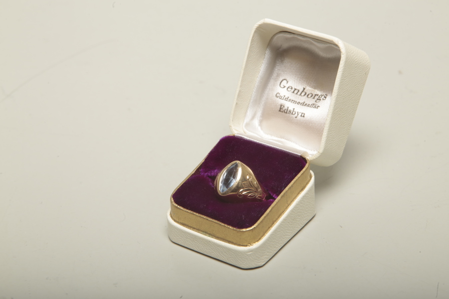 Ring med sten, 18k
