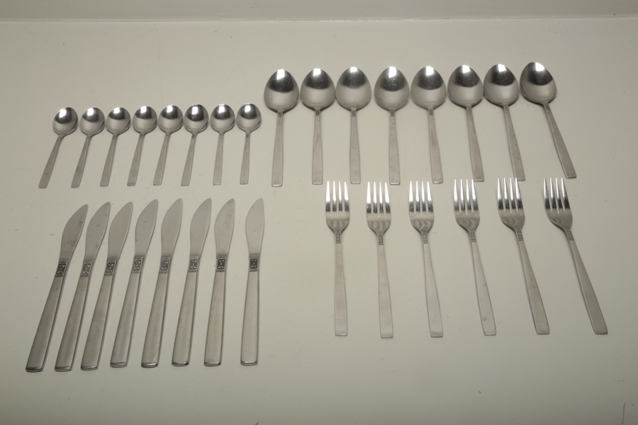 Bestickuppsättning "Franska liljan" 29 delar