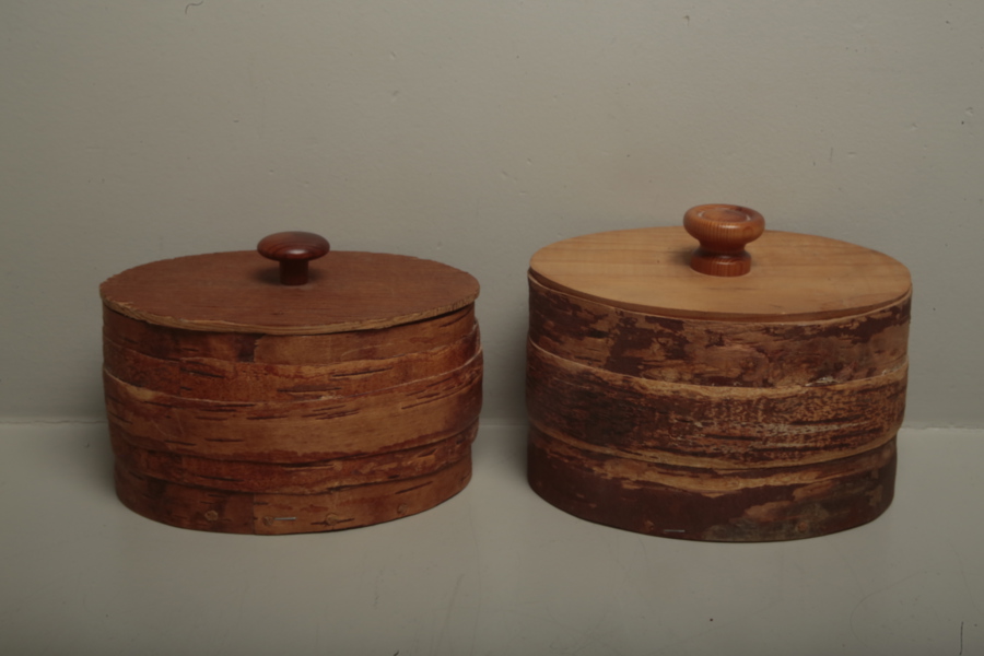 Näverburkar, 2 stycken, signerade W.S 1980