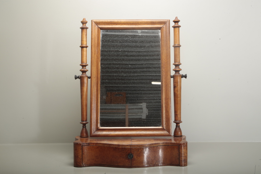 Lådspegel s.k pigtittare 1900-talets första hälft.