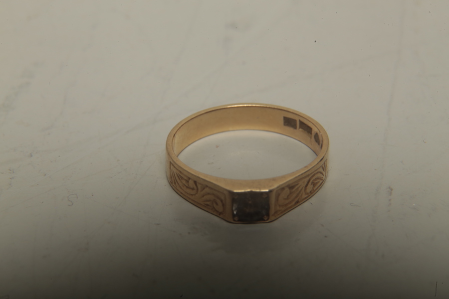 Ring med sten, 18K