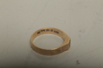 Ring med sten, 18K