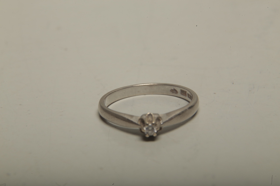 Ring 18K med sten 0,05 Carat