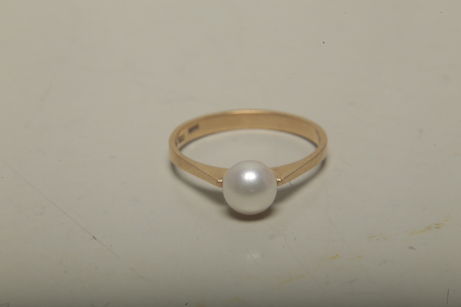 Ring med pärla, 18K