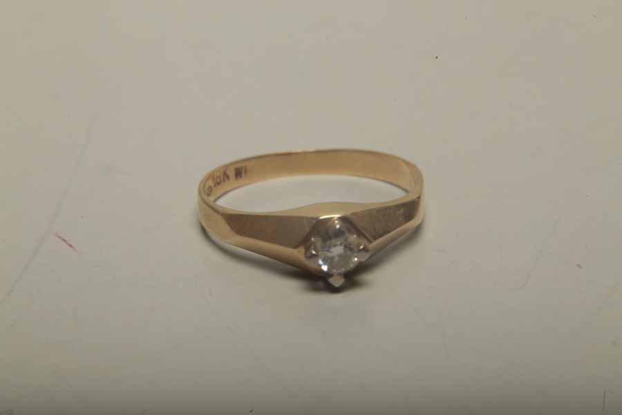Ring 18K med sten 0.10 Carat