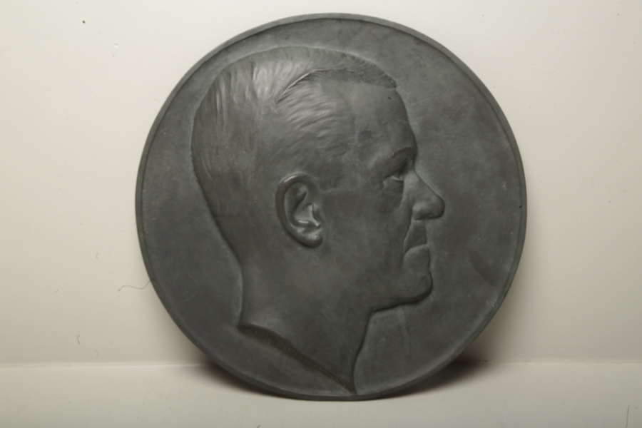 Bronsplakett föreställande Allvar Gullstrand