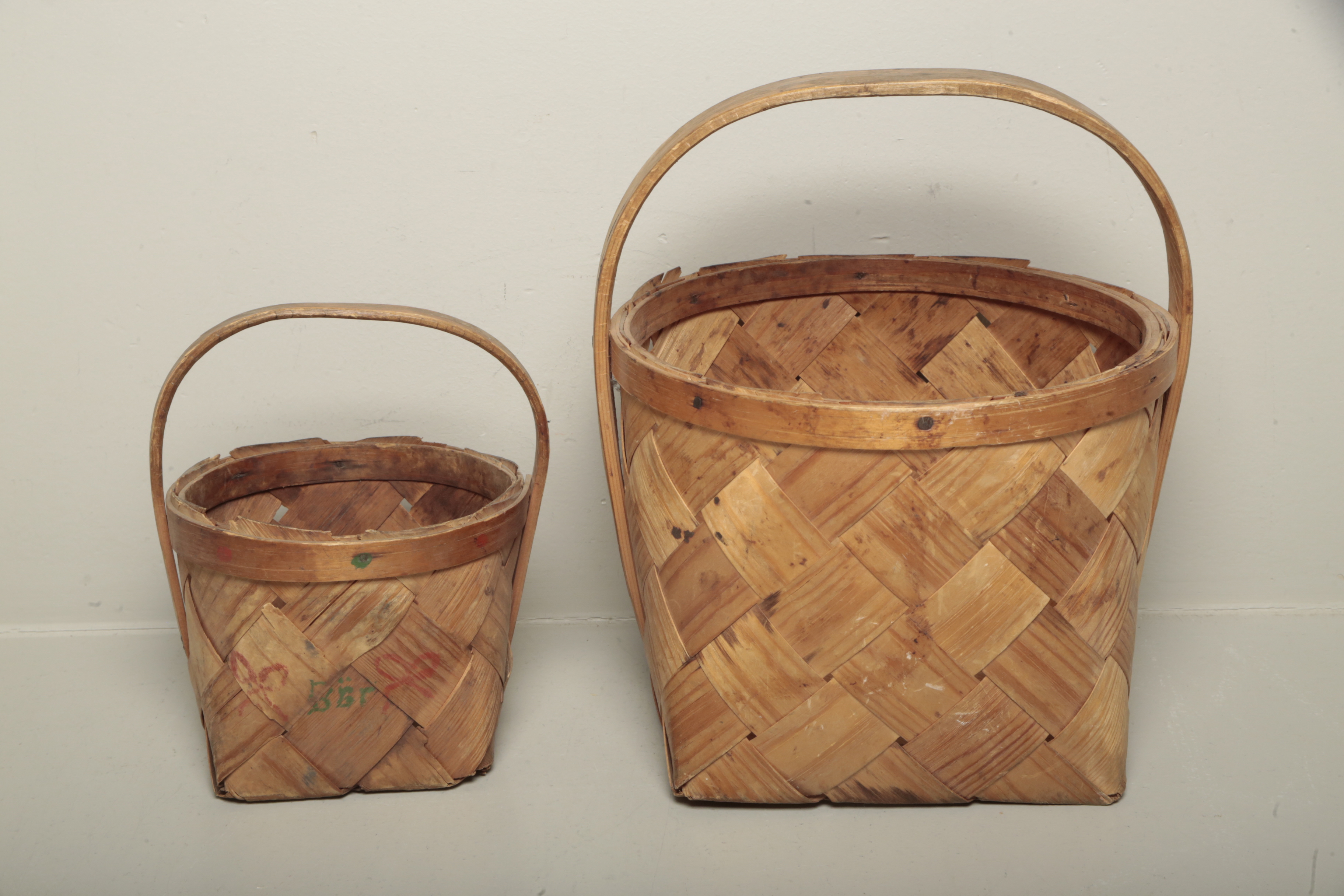 Spånkorgar, 2st, 1900-tal | Auktion auktionstjanst.se