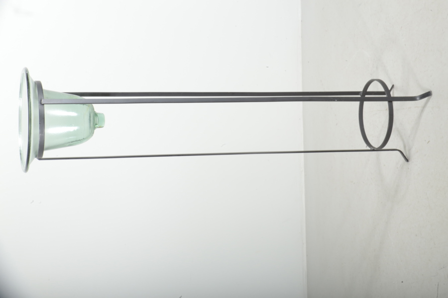 Piedestal med glasinsats. 