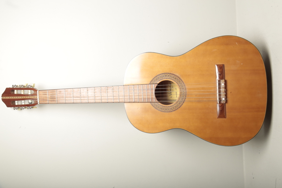 Akustisk gitarr , 'Almirey'