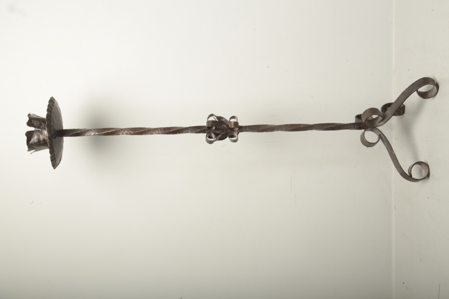 Golvljusstake, smidesarbete