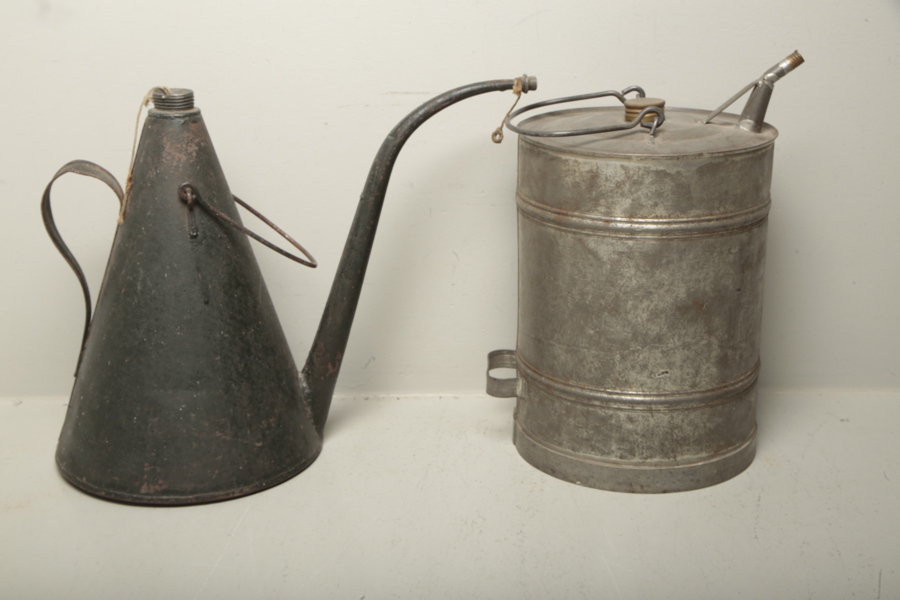 Oljekannor, 2st i bleckplåt