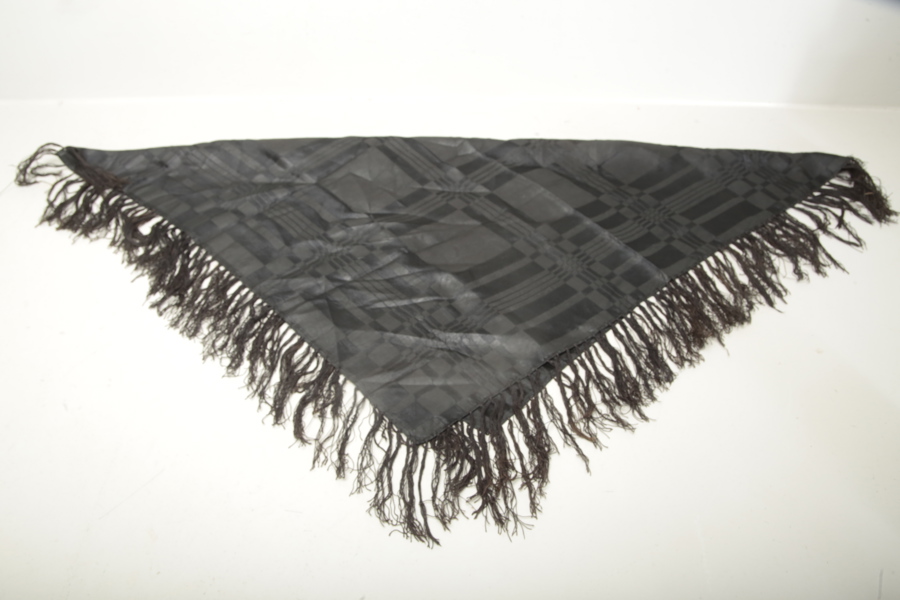 Sjal till folkdräkt. 