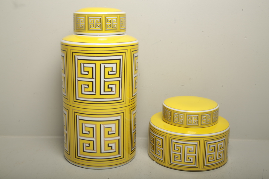 Frejas Boning, 2st Vaser med lock