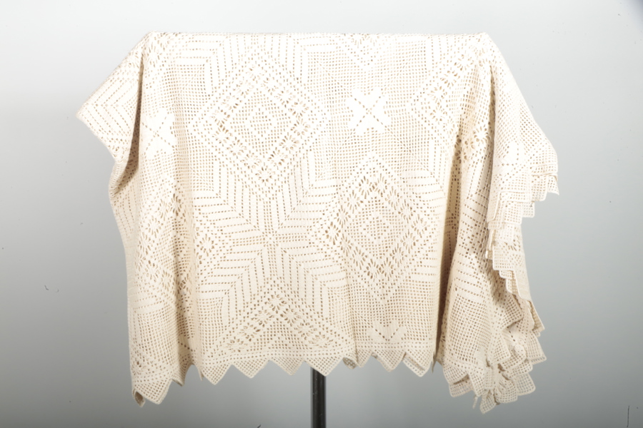 Textil, stickad överkast 