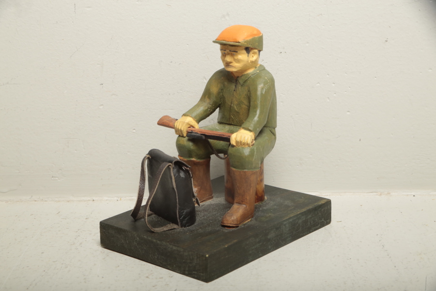 Figurin, trä, "Jägare på pass"