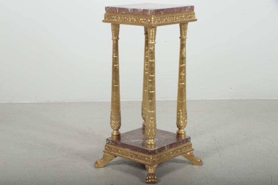 Marmorpiedestal, 1900-tal