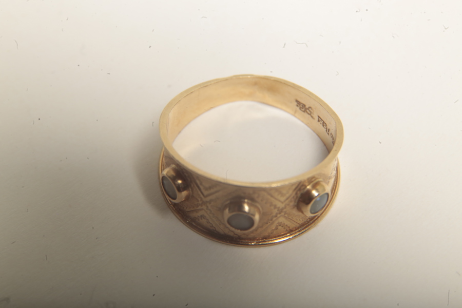 Guldring med stenar, 18K