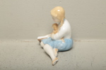 Royal Doulton figurin "Flicka med hundvalp"