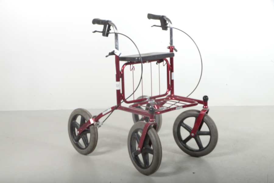 Rullator Carl-Oskar, utomhus