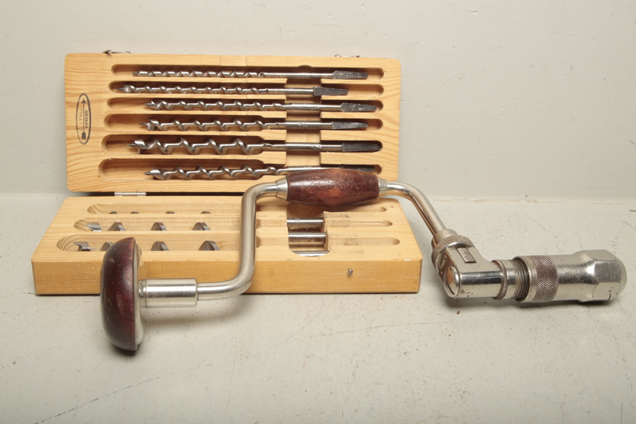 Borrsväng med diverse borrar