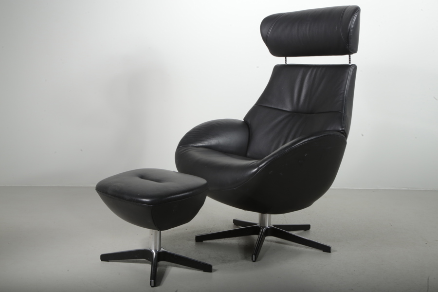 Snurrfåtölj med tillhörande fotpall, "Conform"