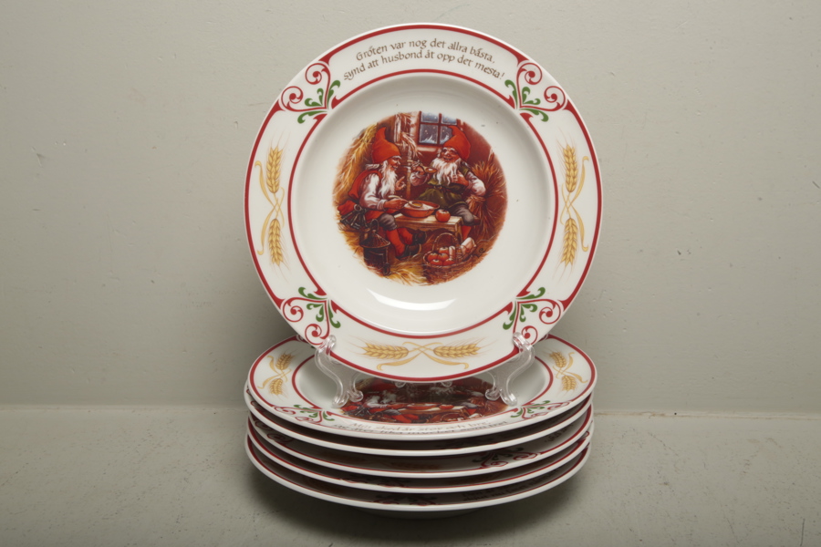 Fyrklövern- Svenska jultraditioner, Tallrikar