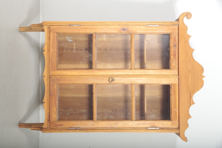 Hängskåp, 1900-tal