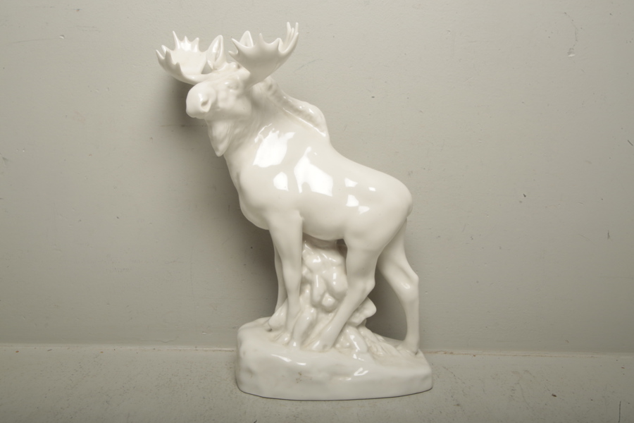 Figurin- Lomonosov 1900-tal, "Älg" i porslin 