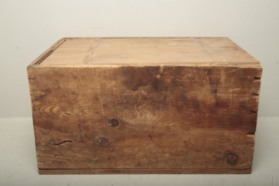 Trälåda med skjutlock, 1900-tal