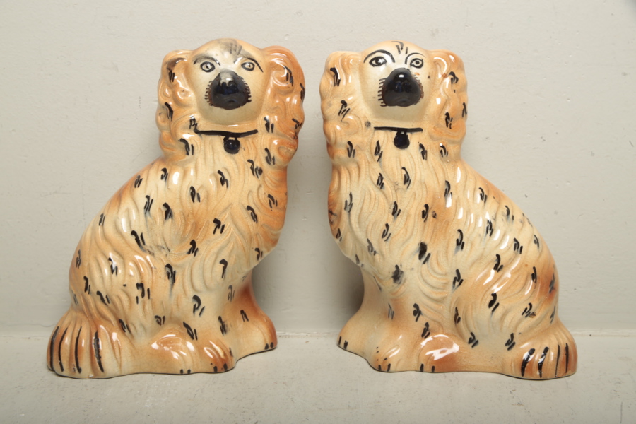 Figuriner i porslin, 1-par "hundar", Kings Charles England 