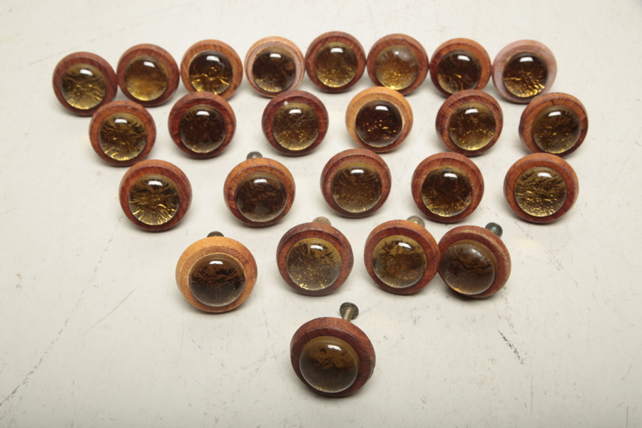 Möbelknoppar, 1970/1980-tal, 24st i teak/glas