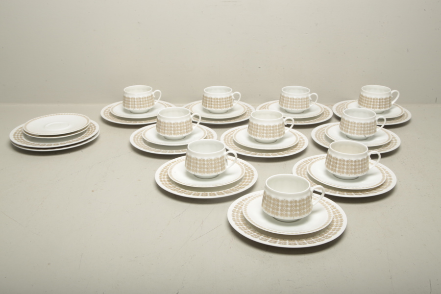 Arabia servisdelar "Pallas", Design: Raija Uosikkinen, 34-delar 