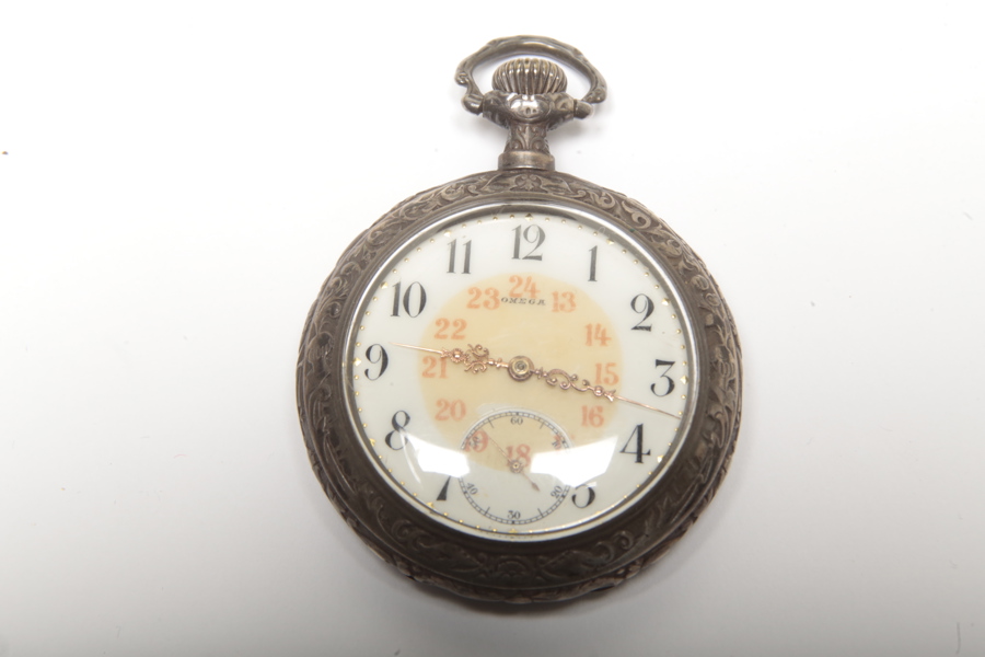 Omega- Fickur, Silver